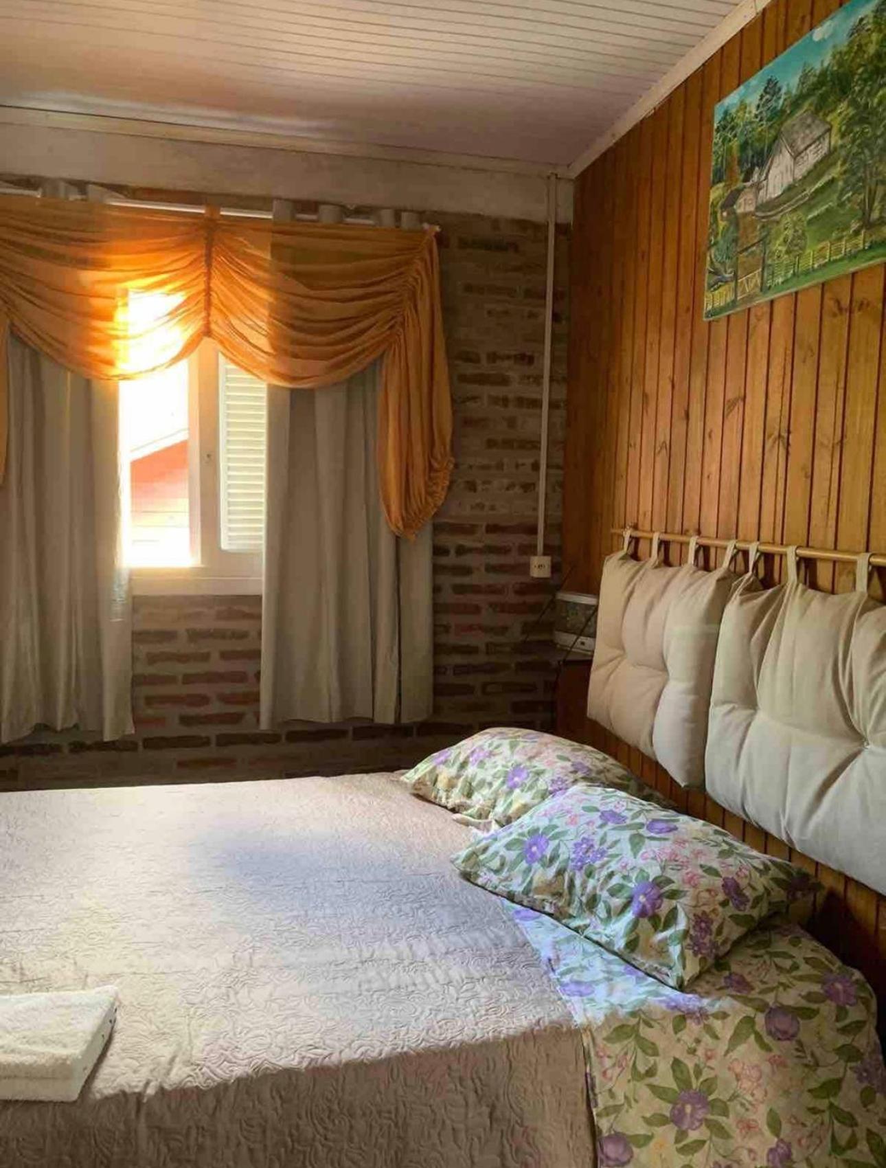Hospedagem Da Dona Carla Canela Esterno foto